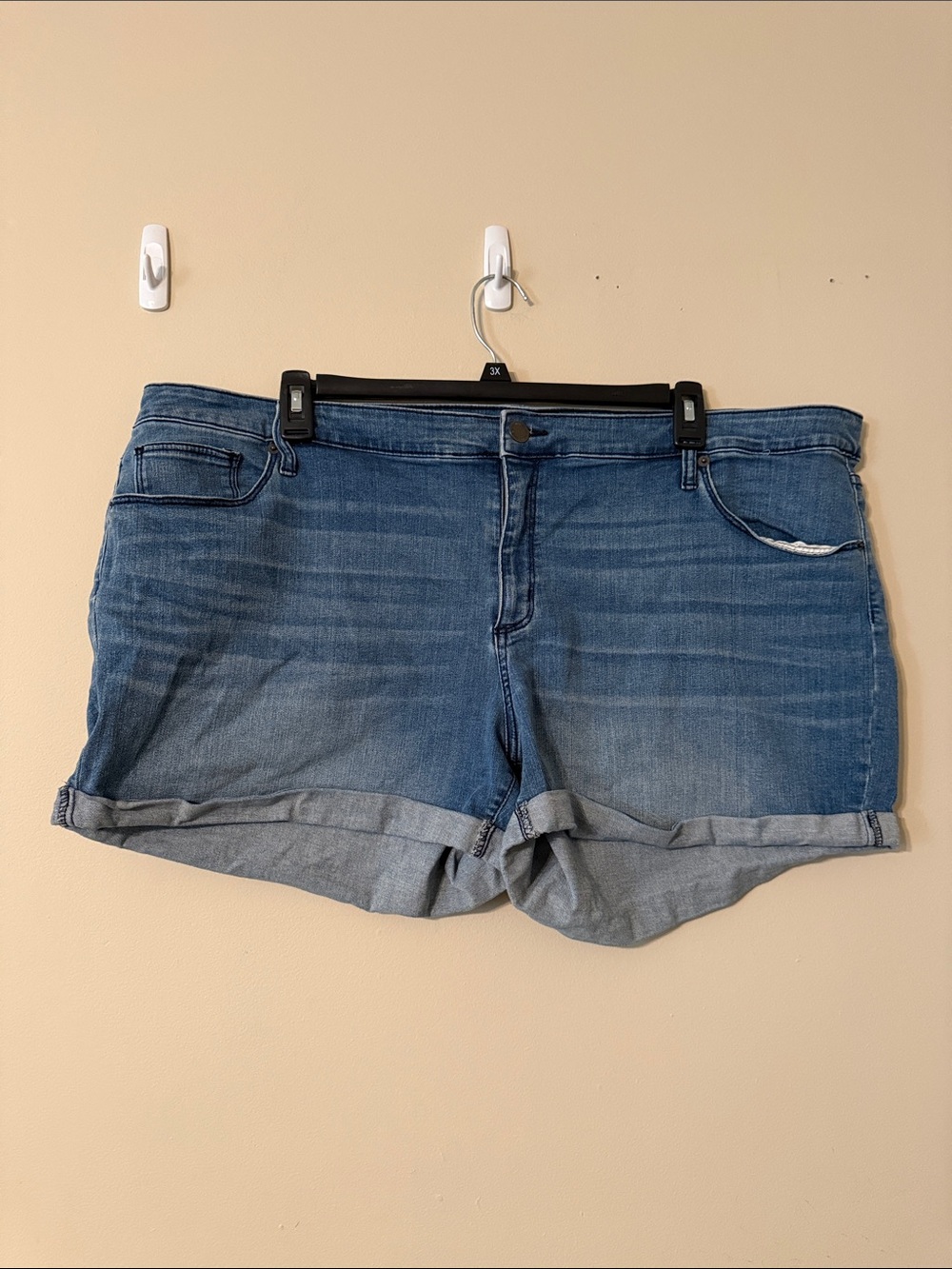 Universal Thread Faded Blue Rolled-Hem Jean Shorts